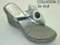 時尚與舒適并存 坡跟系列C01L6020A在日用品購物平臺上的魅力解析